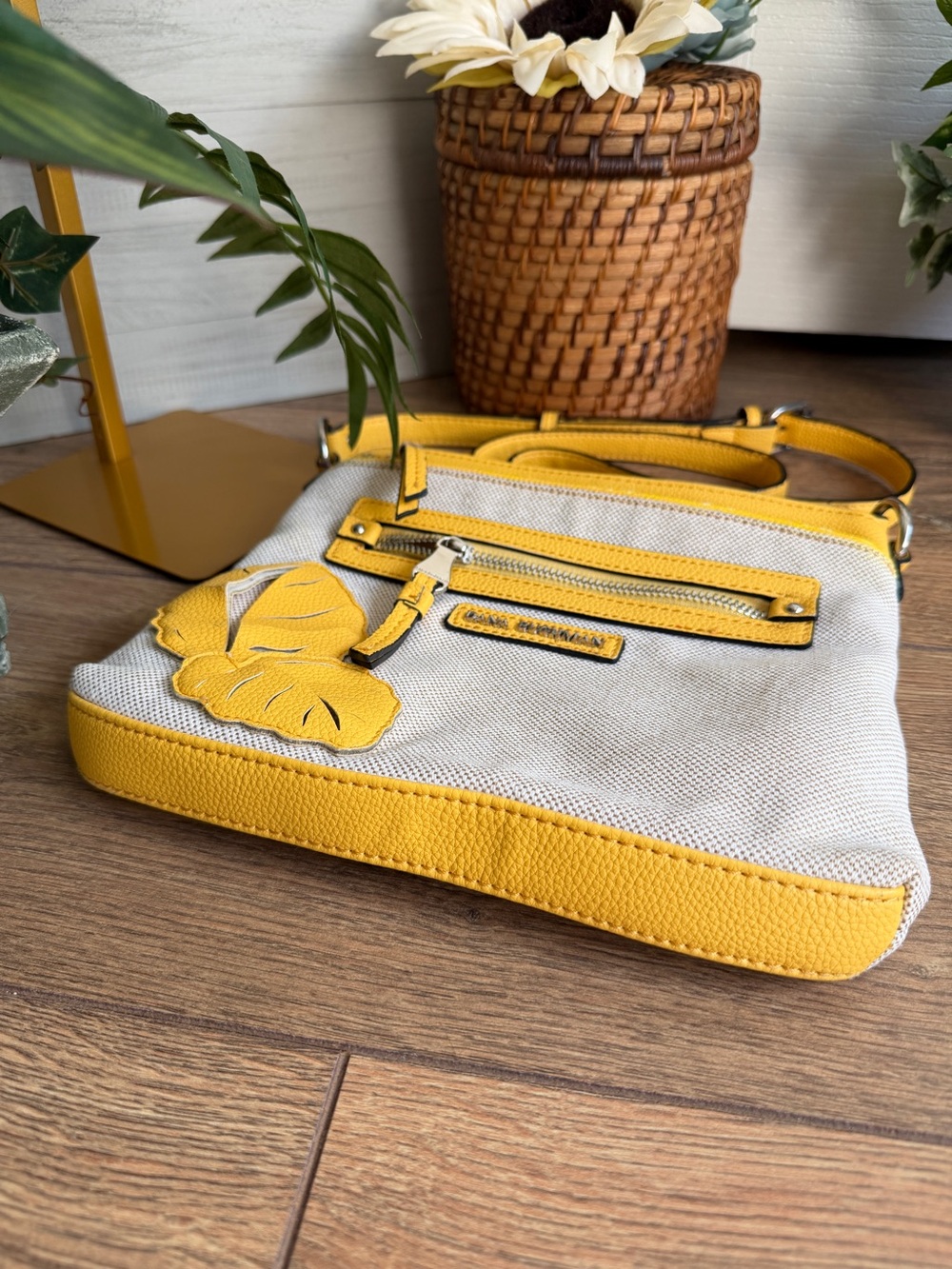 Dana Buchman VL Yellow Flower & Linen Crossbody Shoulder Bag - Picture 4 of 9